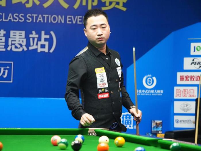 舞台上的实 舞台上的实